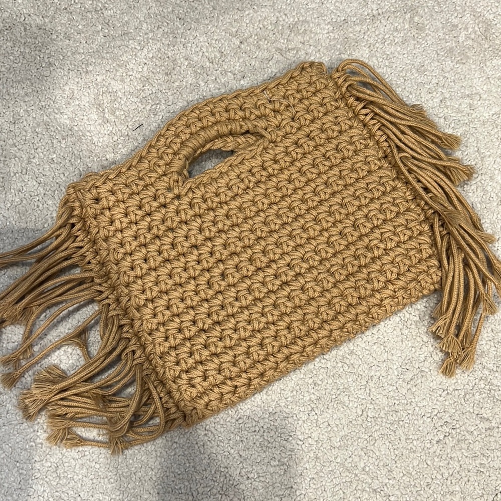 Woven fringe beach clutch